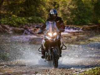 Benelli TRK 502 X KOHVRIKOMPLEKTIGA R2 DOHC 35kW