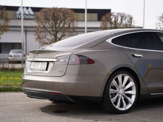 Tesla Model S 85D 384KW 158kW