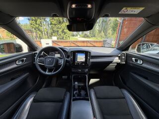 Volvo XC40 R-DESIGN INTELLI SAFE PRO GEARTRONIC RECHARGE 1.5 T5 Twin-Engine PLUG-IN-HYBRID 60 + 132kW