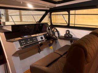 Aquador 300 HT 2 x 200 hj Mercury V6