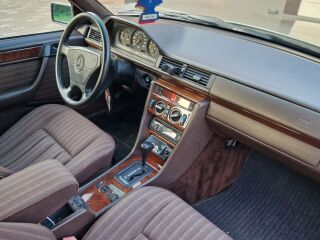 Mercedes-Benz E 300 Turbo 3.0 108kW