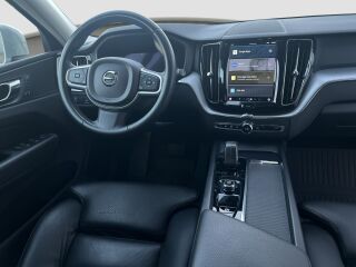 Volvo XC60 AWD Momentum Pro 2.0 B4 145kW