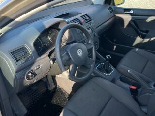 Volkswagen Golf 1.6 BGU BSE 75kW