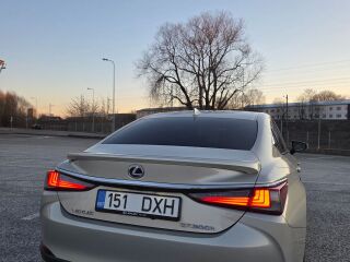 Lexus ES 300h Luxury Line Mark Levinson 2.5 131kW