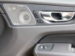 Volvo XC60 AWD ULTRA BRIGHT LUXURY XENIUM FULL 2.0 T8 Recharge Long Range Plug in Hybrid MY25 335kW