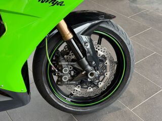 Kawasaki Ninja ZX - 10R Ninja R4 138kW