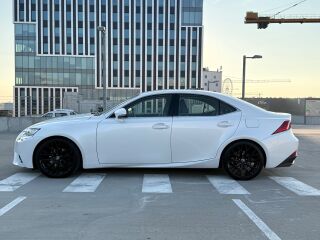 Lexus IS 300h 2.5 133kW