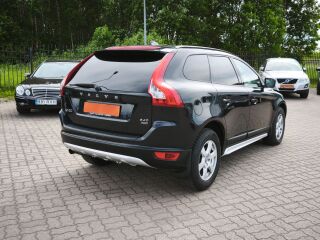 Volvo XC60 MOMENTUM 2.4 120kW