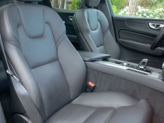 Volvo XC60 AWD Bright PLUS Intelli Safe Wntr 2.0 B4 MHEV Kerghübriid 145kW