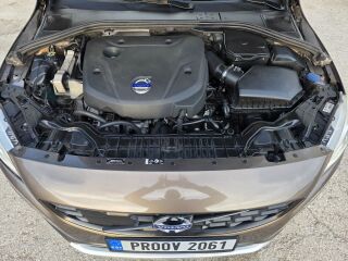 Volvo V60 Cross Country Pro Luxury Bronze 2.0 D3 110кВ
