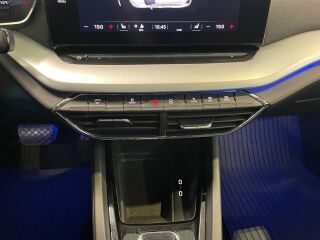 Skoda Octavia Elegance 1.5 TSI m-Hybrid 110кВ