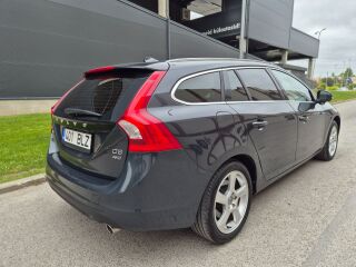 Volvo V60 Summum 2.4 158kW