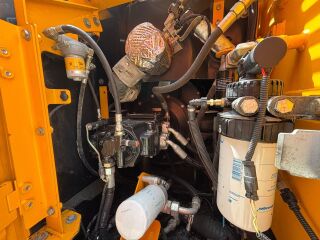JCB JS130 LC + T4F 444 TA4-81E E1C 81kW