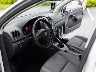 Volkswagen Golf Comfortline 1.4 90кВ