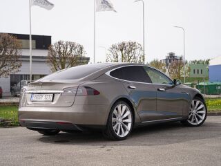 Tesla Model S 85D 384KW 158kW