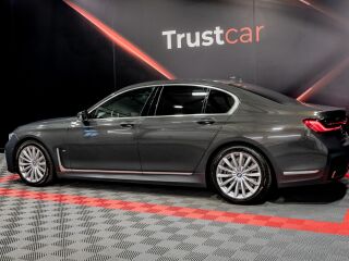 BMW 750 xDrive M-Sportpakett 4.4 390kW