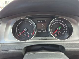 Volkswagen Golf Lounge 1.6 81кВ