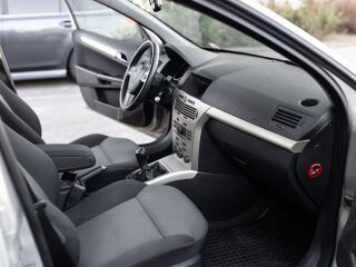 Opel Astra Elegance Facelift 1.6 85кВ