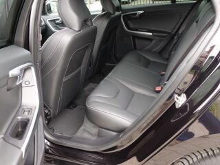 Volvo V60 MOMENTUM 2.0 R4 140kW
