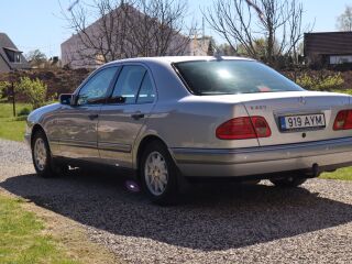 Mercedes-Benz E 220 2.2 R4 70kW
