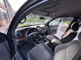 Toyota Land Cruiser Black 3.0 127kW
