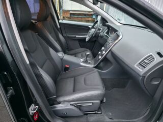 Volvo XC60 Momentum Onyx Black 2.0 D4 140kW
