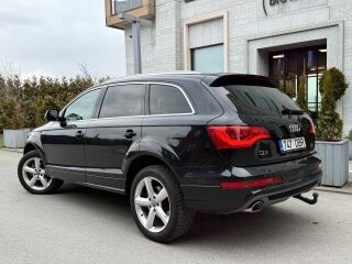 Audi Q7 S-Line black edition 3.0 180kW