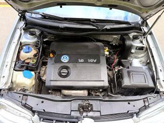 Volkswagen Golf Comfort 1.6 77кВ