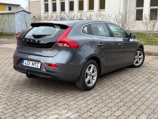 Volvo V40 Momentum 1.6 D2 84кВ