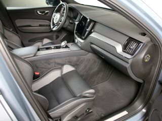 Volvo XC60 AWD PLUS DARK INTELLI SAFE PRO 2.0 T6 Recharge Long Range Plug In Hybrid 293кВ