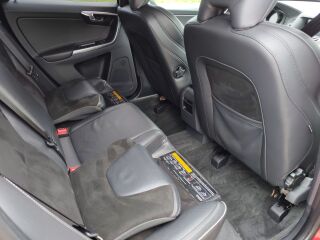 Volvo XC60 R-DESIGN LINE AWD 2.4 D5 140kW
