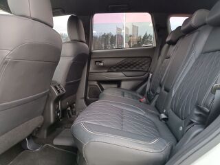 Mitsubishi Outlander Instyle 4WD 2.4 PHEV 165кВ