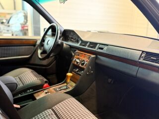 Mercedes-Benz E 230 2.3 TSI 97кВ