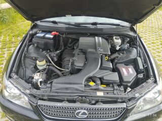 Lexus IS 200 GXE10 2.0 R6 114kW