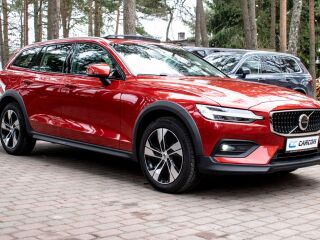 Volvo V60 Cross Country AWD PLUS Bright Intelli Safe PRO 2.0 B4 MHEV Kerghübriid MY2023 145kW