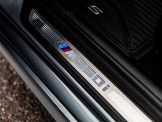 BMW M550 i xDrive M-Performance 4.4 V8 375кВ