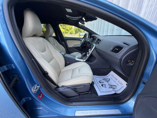 Volvo V60 Plug-In Hybrid AWD 2.4 D6 AWD 158кВ