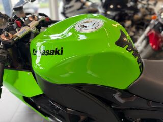 Kawasaki Ninja ZX - 10R Ninja R4 138kW