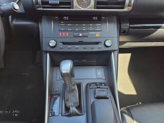 Lexus IS 300h 2.5 133кВ