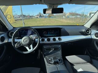 Mercedes-Benz E 300 2.0 143kW