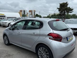 Peugeot 208 1.2 81кВ