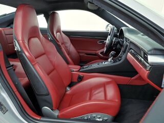 Porsche 911 Turbo S 3.8 412kW