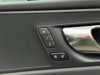 Volvo XC60 AWD Momentum Pro Mild-Hybrid KERS 2.0 B4 145кВ