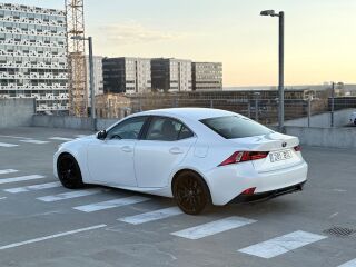 Lexus IS 300h 2.5 133kW
