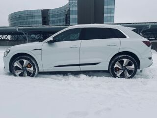 Audi e-tron 55 quatrro S-line 300kW 158kW
