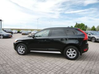 Volvo XC60 MOMENTUM 2.4 120kW