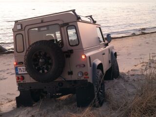 Land Rover Defender 2.4 90kW