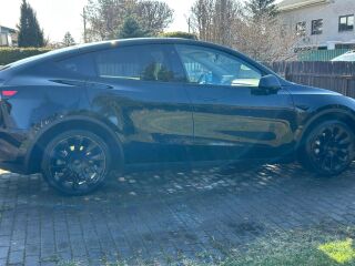 Tesla Model Y Long Range Dual Motor AWD 2022 153kW