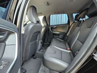 Volvo XC60 Momentum Onyx Black 2.0 D4 140кВ
