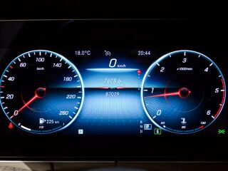 Mercedes-Benz E 220 4MATIC 2.0 143kW